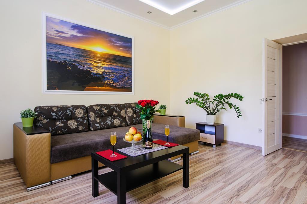 Apartment Kirova 1 Minsk Dış mekan fotoğraf