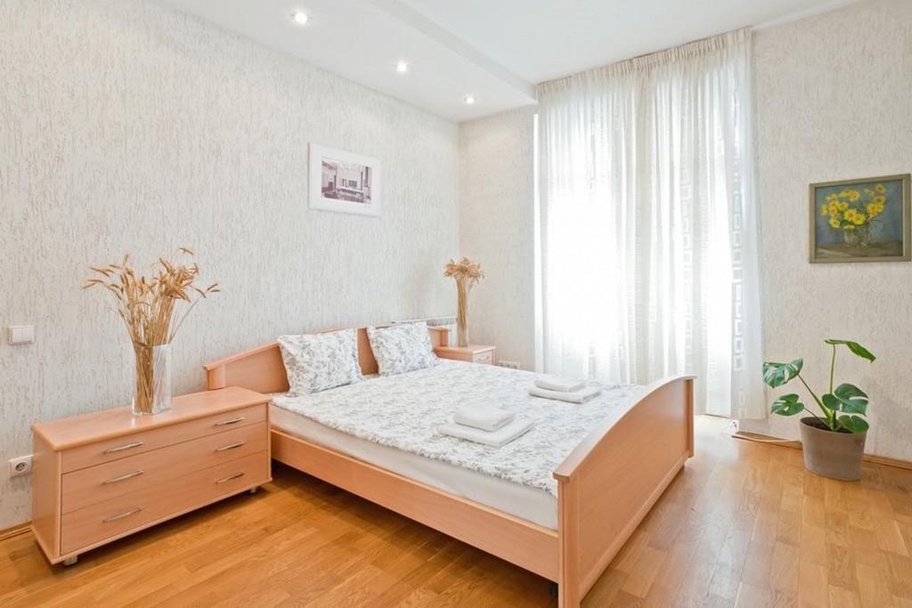 Apartment Kirova 1 Minsk Dış mekan fotoğraf